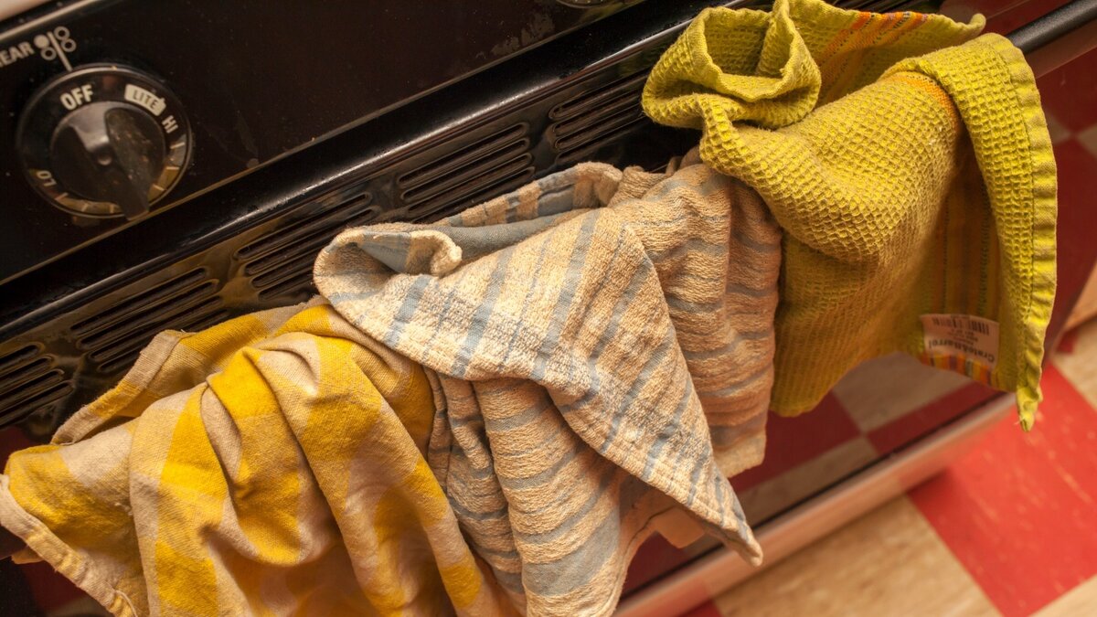 В СССР кухонные полотенца отстирывали без дорогого пятновыводителя: это средство есть на каждой кухне