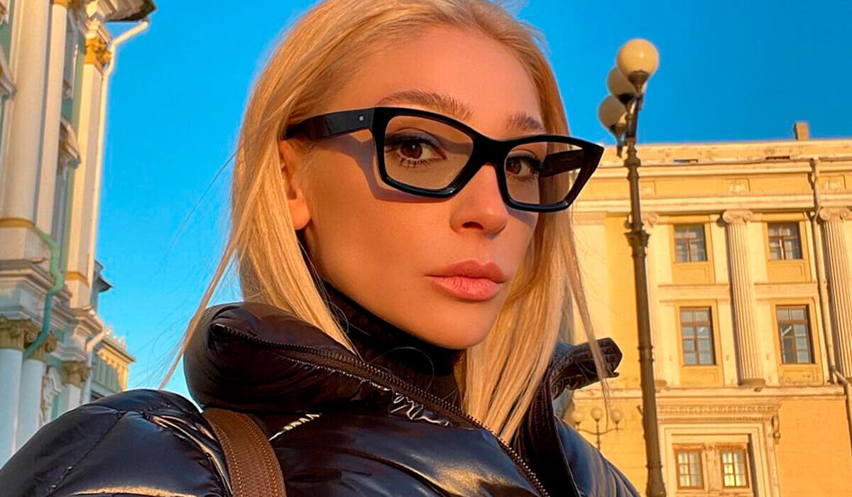 Полуголая Ивлеева показала откровенные фото с подругой: «Твой вид сзади как Ferrari»