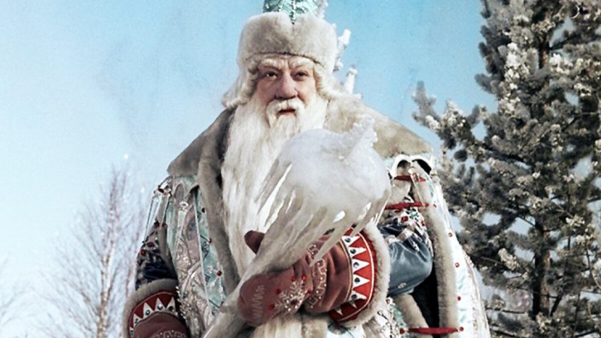 Секретарь, конторщик и счетовод: кто скрывался под маской главного Деда Мороза СССР