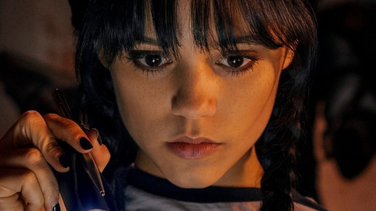 Кадр из сериала «Уэнсдей», Дженна Ортега