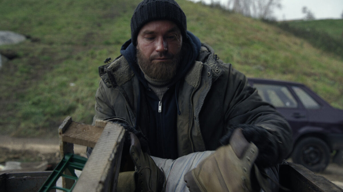 Умерший Бодров в телевизоре и «Рено» из будущего: хотелось закрыть глаза на эти ляпы в «Камбэке», но развидеть сие невозможно «Камбэк»