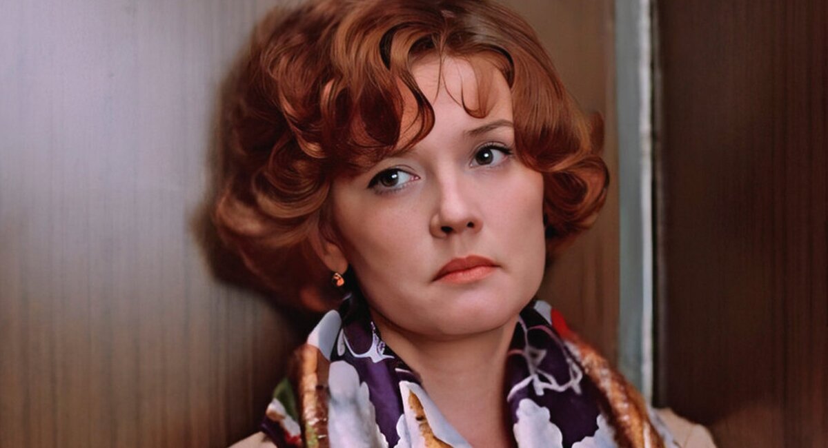 Хватило одного предмета в кадре: Катерина так изящно поставила Гошу на место, что восхитила этим всех в Сети Кадр из фильма «Москва слезам не верит»