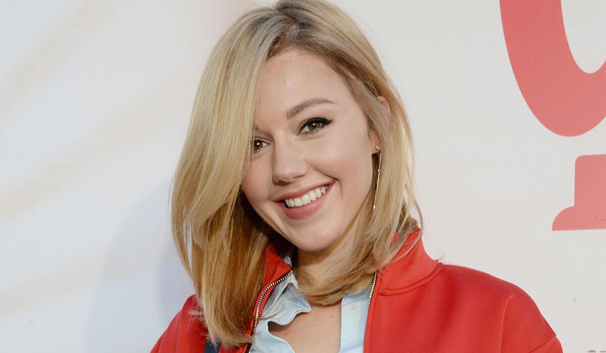 «Дико сексуальная»: Юлианна Караулова в красном боди взбудоражила фанатов 