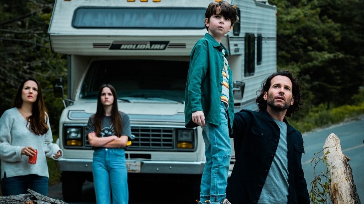 Понравился сериал «Извне»? Вот еще 5 крутых проектов с интригующей атмосферой — у всех высокий рейтинг