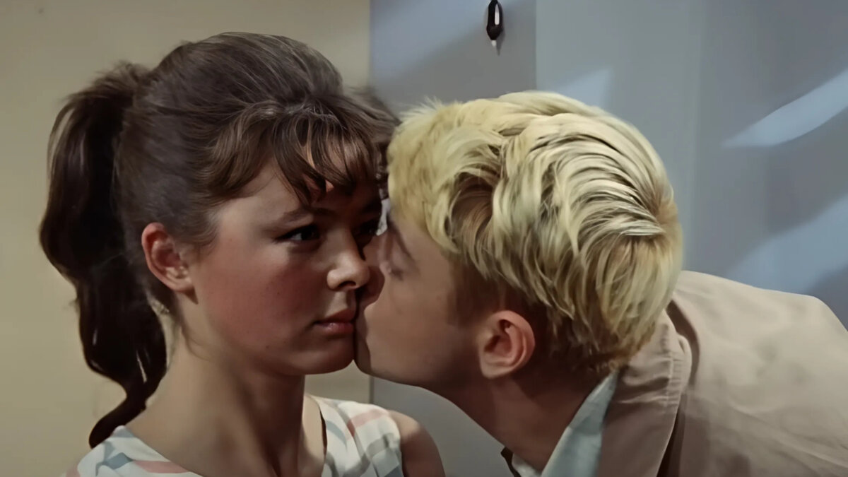 Самый романтичный тест: угадайте советский фильм по одному поцелую