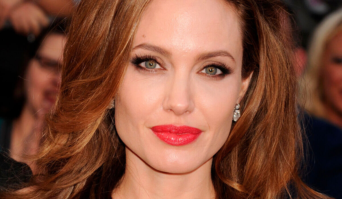 «Фигура супер!»: Анджелина Джоли без белья вызвала бурный восторг мужчин-фанатов