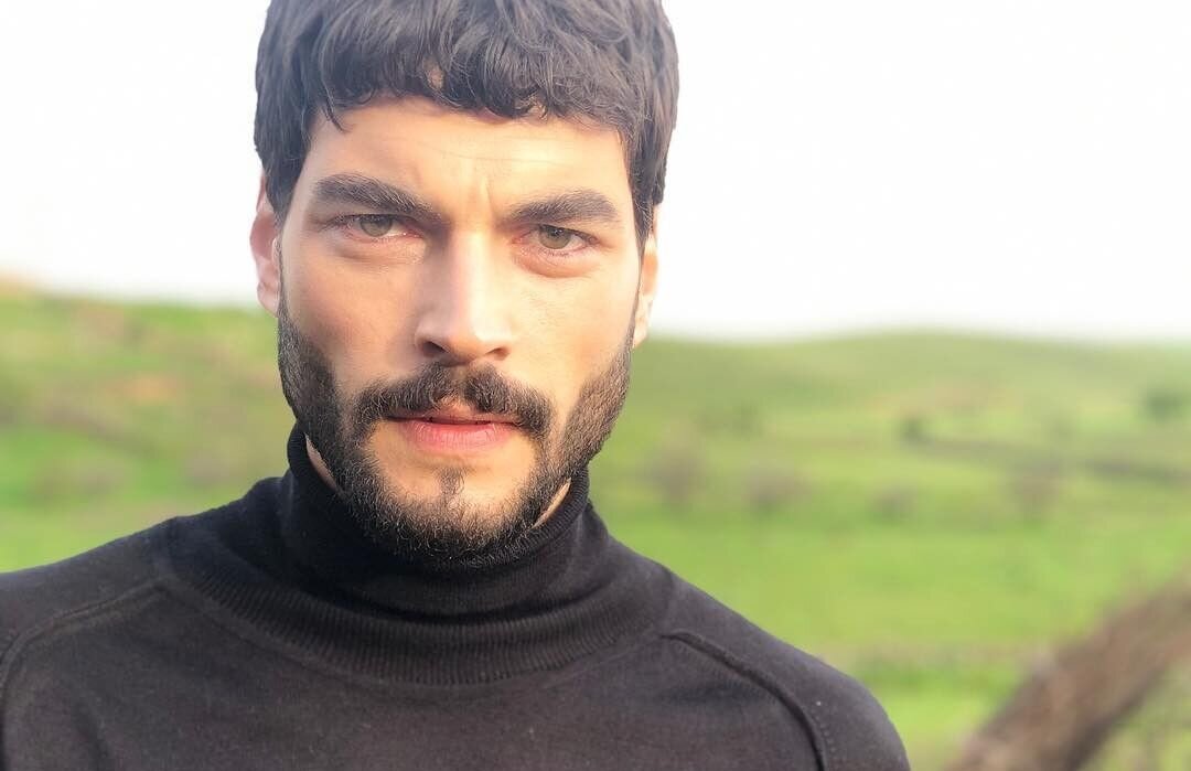 Главный герой сериала ветреный турция
