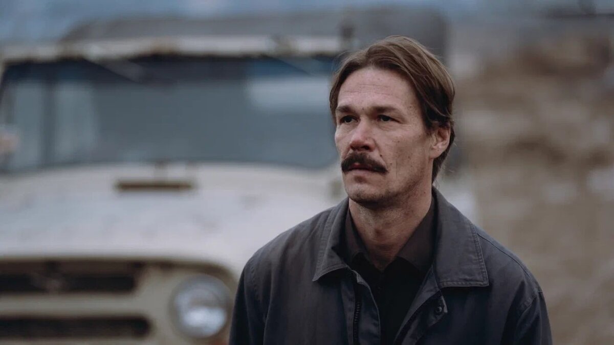 Есть 3 причины: почему стоит смотреть нашумевший сериал «Лихие» — зайдет тем, кто устал от романтизации бандитов