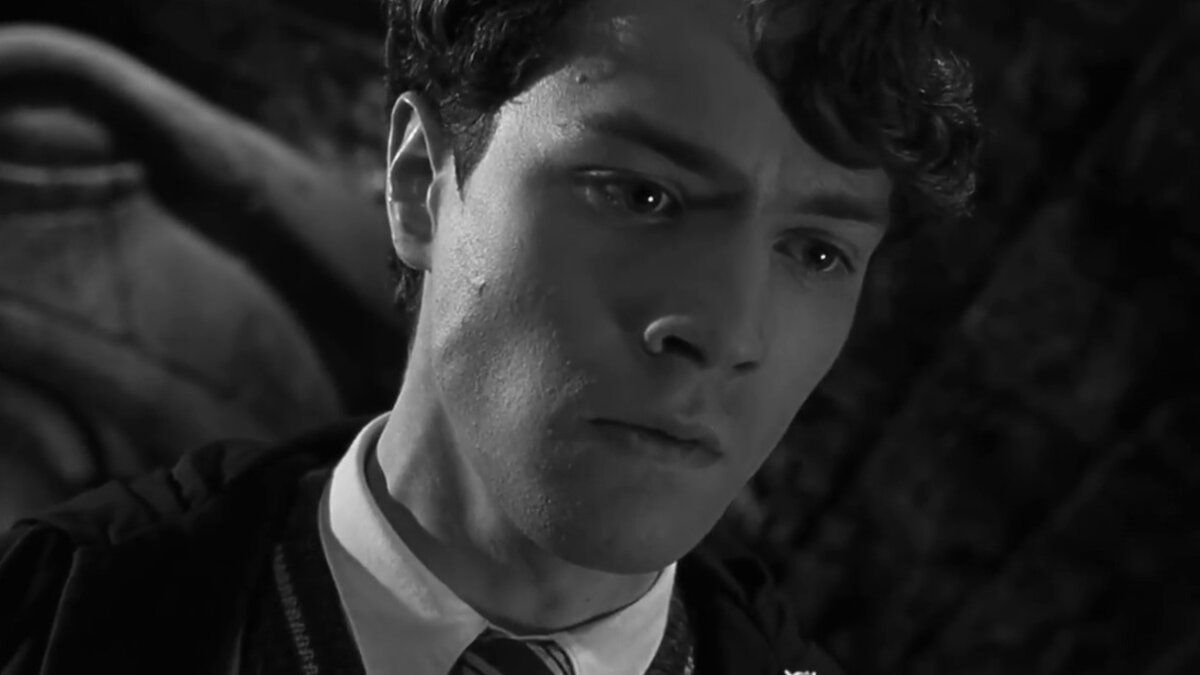 Губки бантиком, бровки... сбриты: как красавец Том Реддл превратился в змееподобного Волан-де-Морта