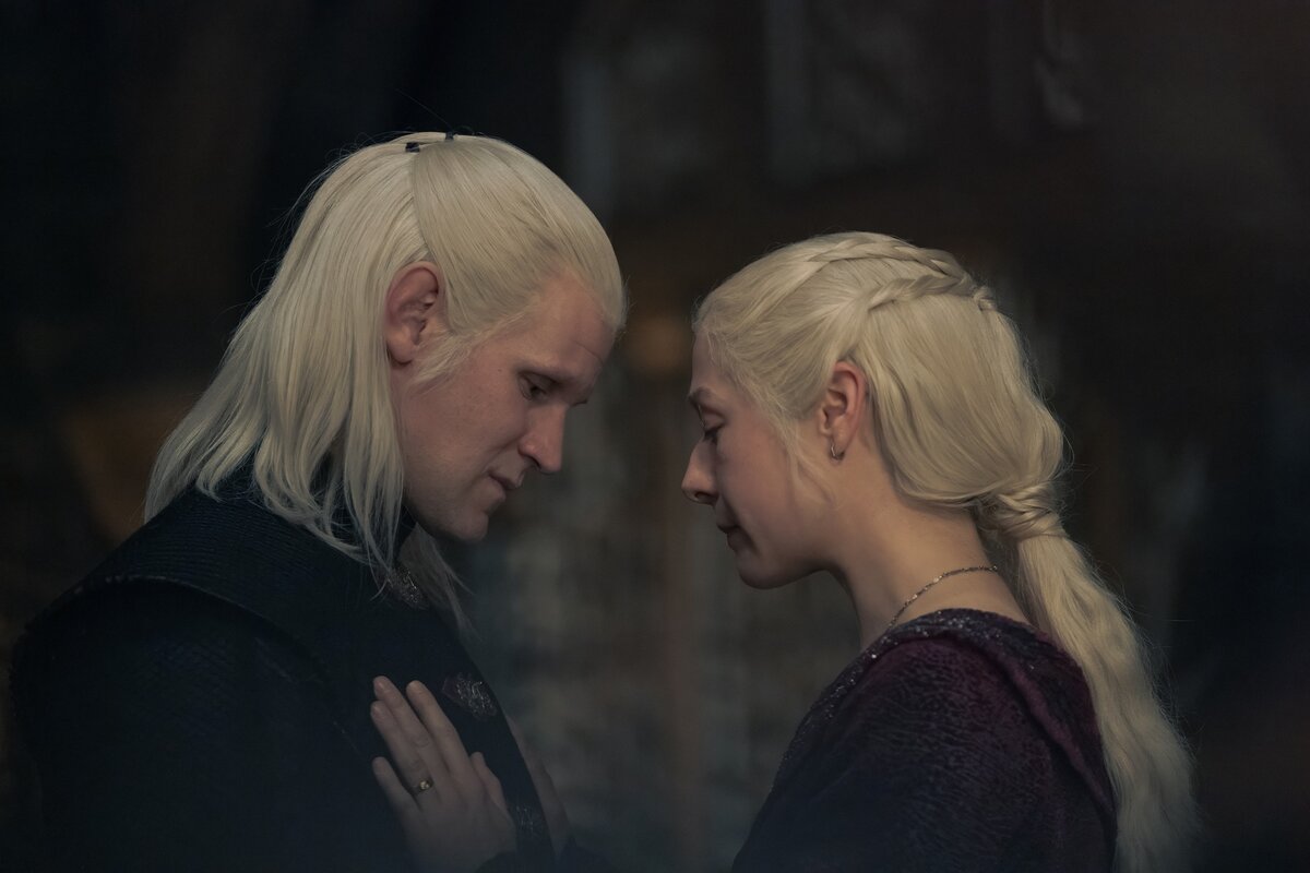 Эмма Д’Арси и Мэтт Смит в сериале «Дом Дракона»