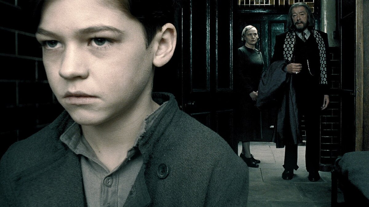 Помните врага Гарри Поттера в юности? Посмотрите, каким красавцем он вырос (фото)