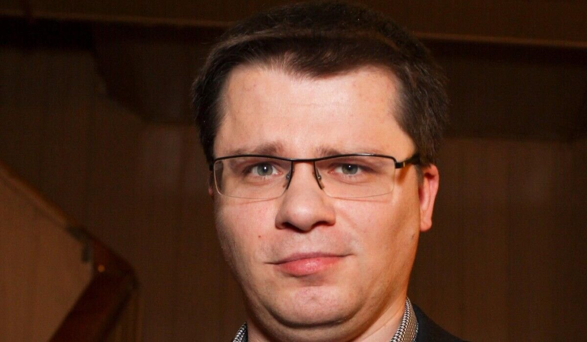 Харламов удивил фанатов снимками «отощавших» звезд: «Худой Киркоров на Бузову похож»