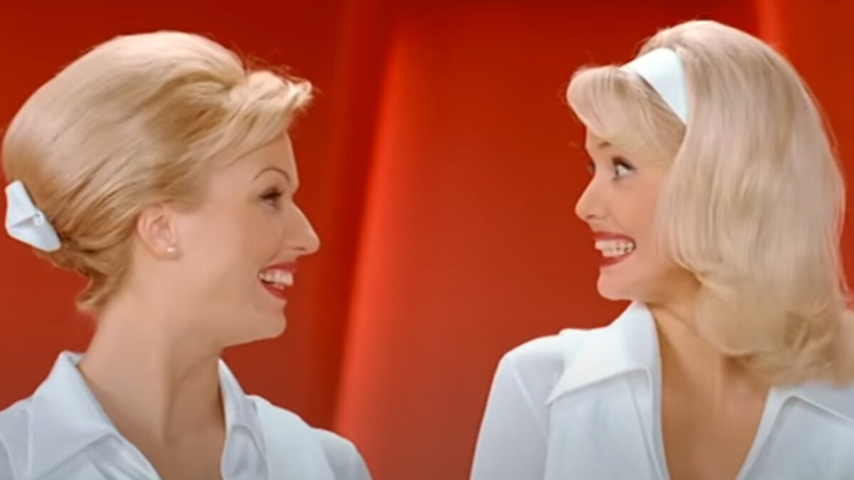 «Привет, подружка»: как сейчас выглядят блондинки из культовой рекламы нулевых (фото)