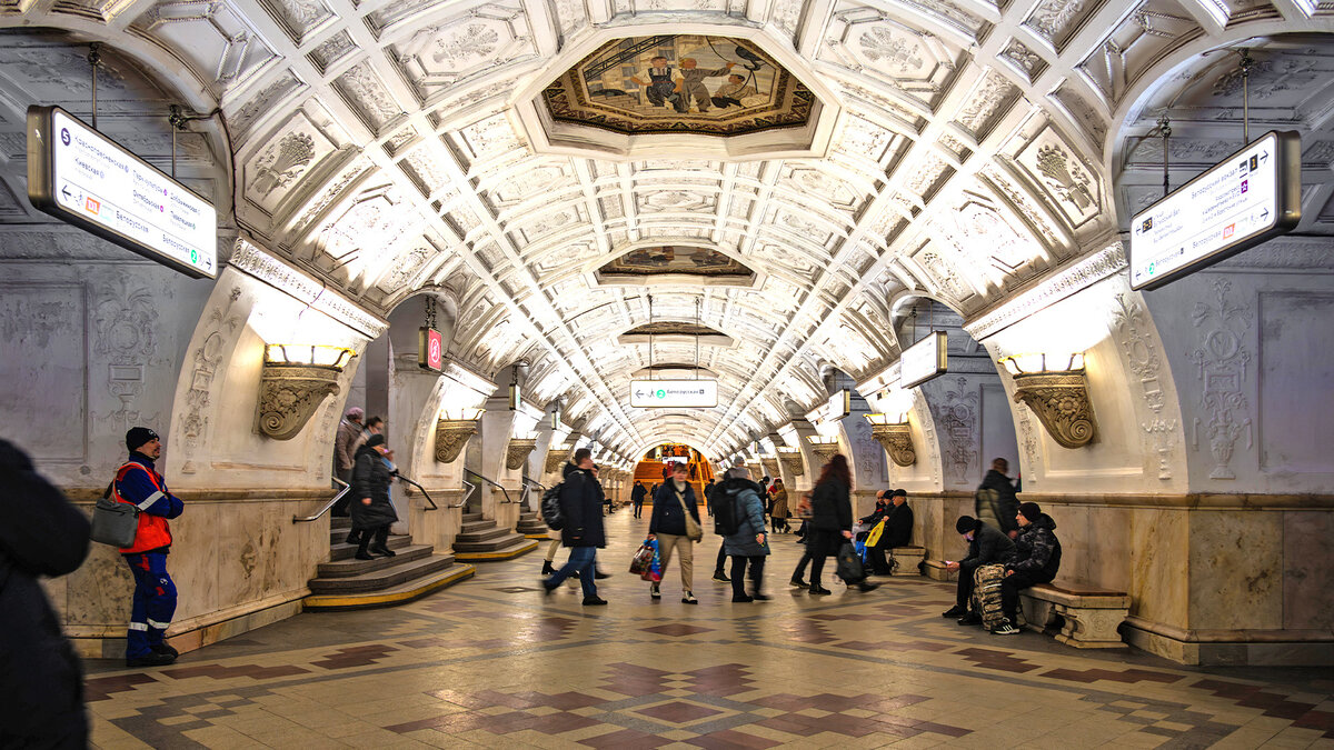 Урн нет и в помине, туалеты только платные: чем они не угодили в российском метро