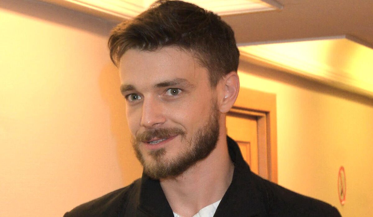 «Колокольников, ты?»: Максима Матвеева с обритой налысо головой не узнали поклонники