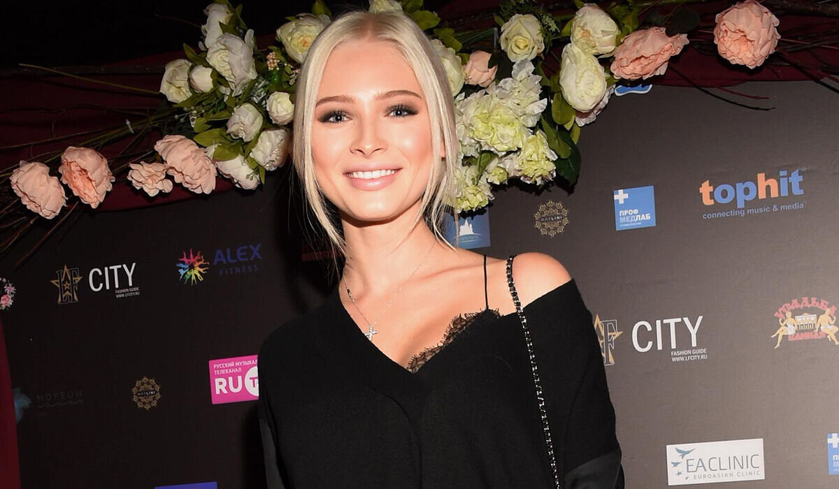 «Уже неприлично»: фанаты Алены Шишковой заметили, что она выглядит как сестра своей дочери