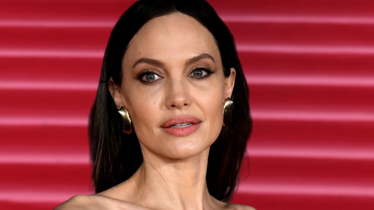 Морщины и огромные синяки под глазами: как сейчас на самом деле выглядит 47-летняя Джоли