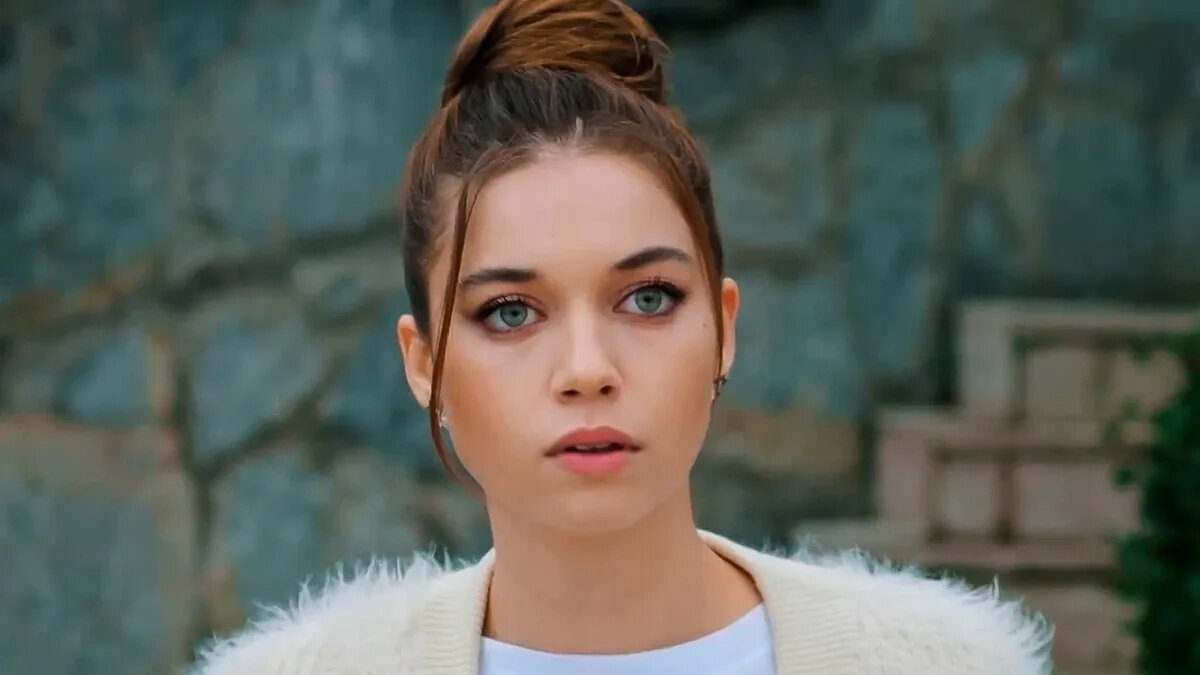 Кадр из сериала «Зимородок»