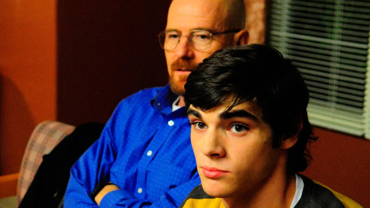 Уолтер-младший так и не смог стать голливудской звездой: как роль в «Во все тяжкие» похоронила карьеру АрДжея Митти Уолтер-младший так и не смог стать голливудской звездой: как роль в «Во все тяжкие» похоронила карьеру АрДжея Митти