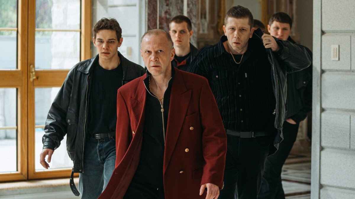 Кадр из сериала «Дети перемен» (2024)
