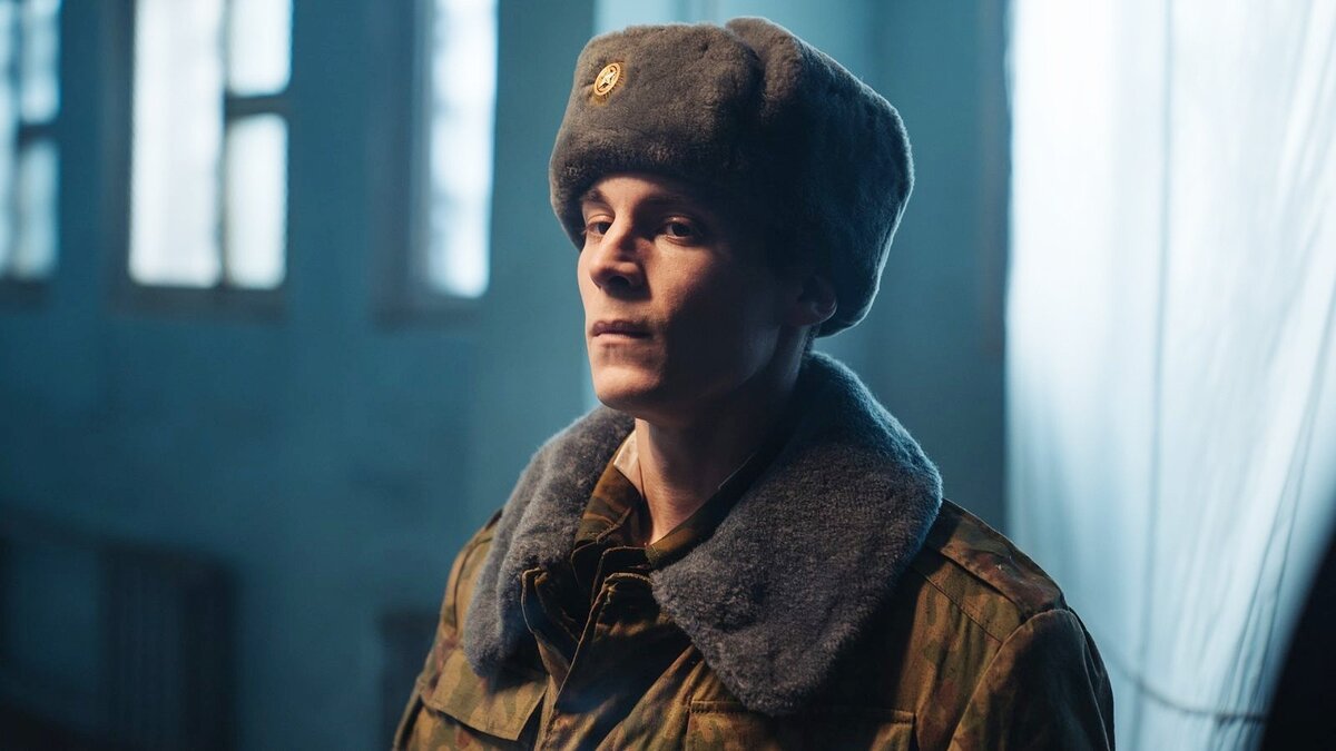Кадр из сериала «Аутсорс» (2025)