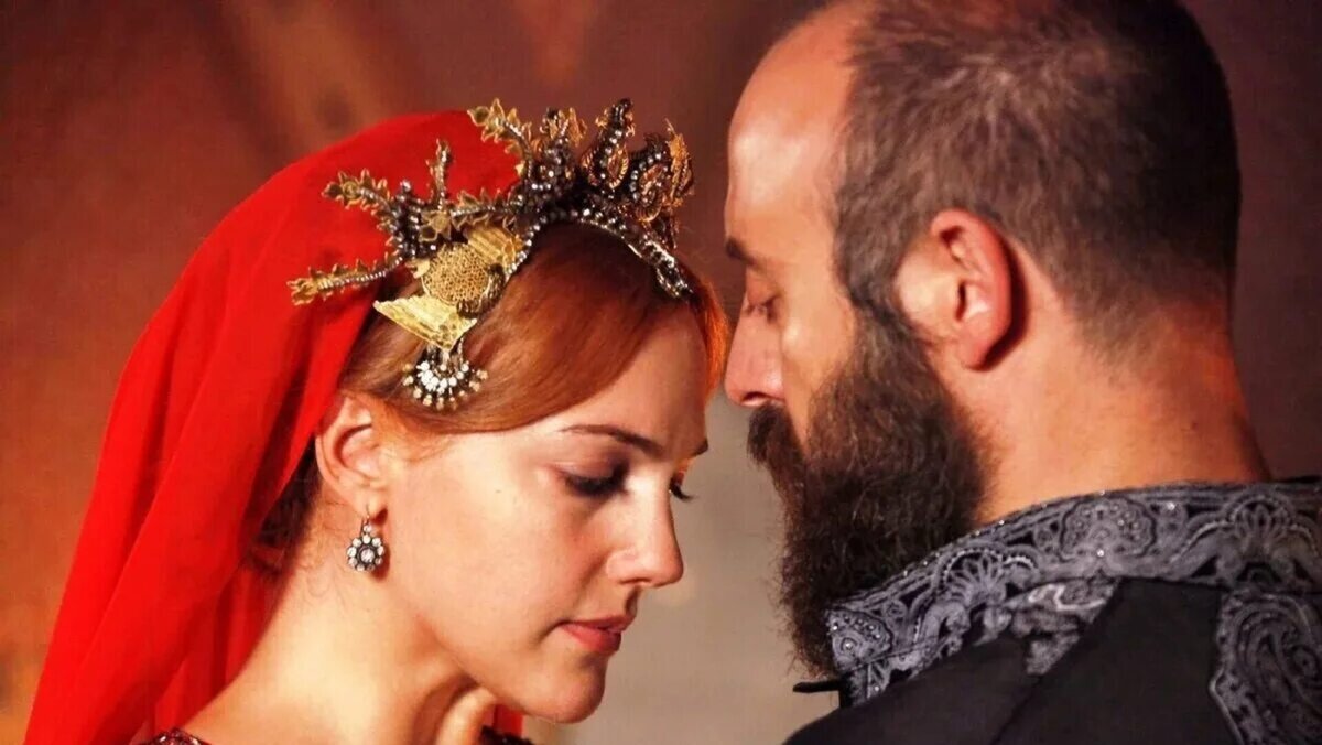 Хюррем вела себя ужасно, но Сулейман все равно занимал ее сторону: вот чем была лучше Валиде и других