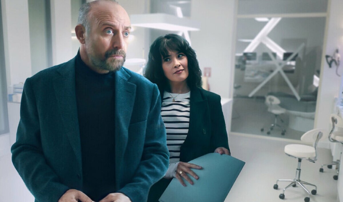 Халит Эргенч и Фунда Эрийгит в сериале «Анонимные любовники»