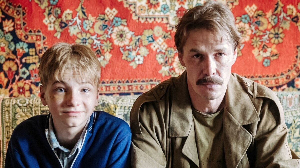 Для тех, кто еще не смотрел новый хит Быкова: объясняем, что за сериал «Лихие» и стоит ли на него тратить время