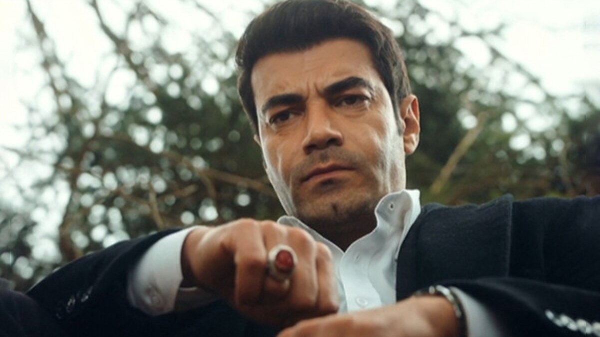 Кадр из сериала «Гюльджемаль», Мурат Юналмыш