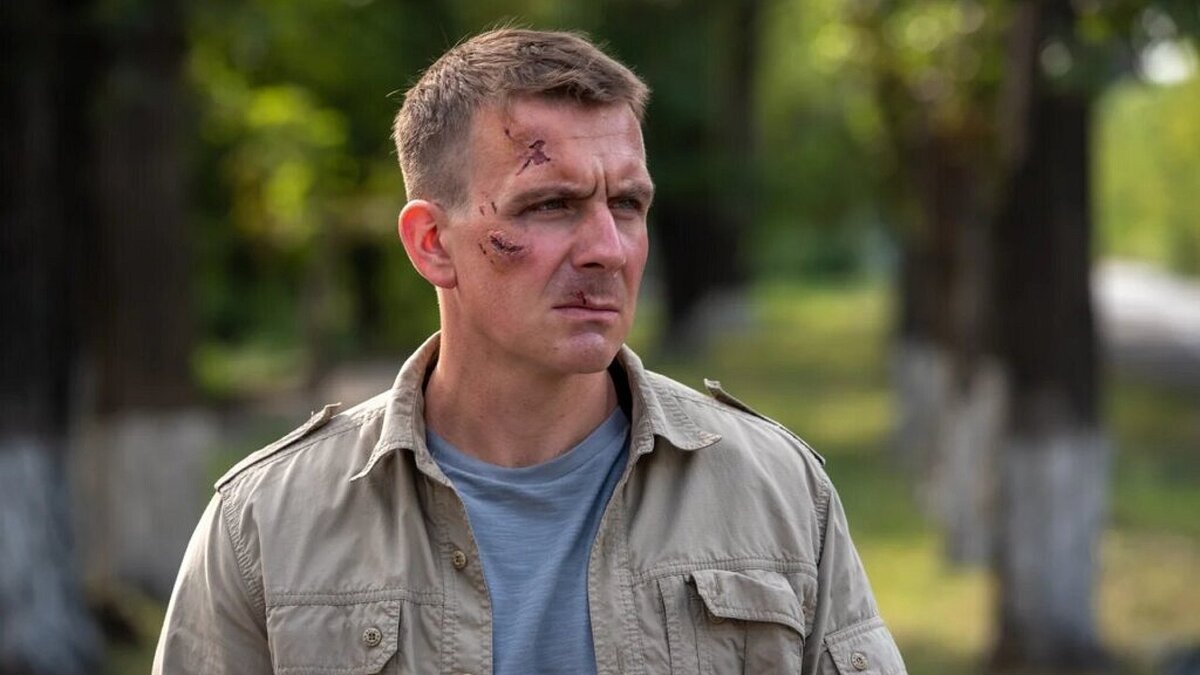 «Главный герой будто вывернул себя наизнанку»: Антон Васильев объяснил, почему не смог вернуться во 2 сезон «Хрустального» Кадр из сериала «Хрустальный»