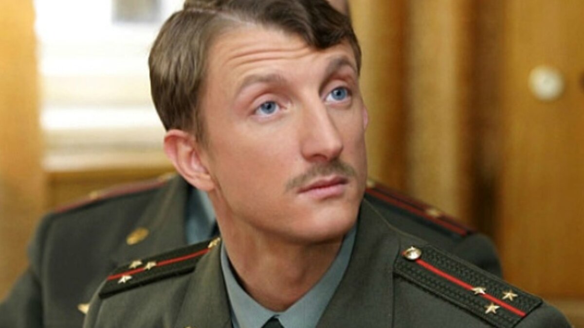 Лейтенант Смальков из сериала «Солдаты» взялся за себя и шокировал народ преображением