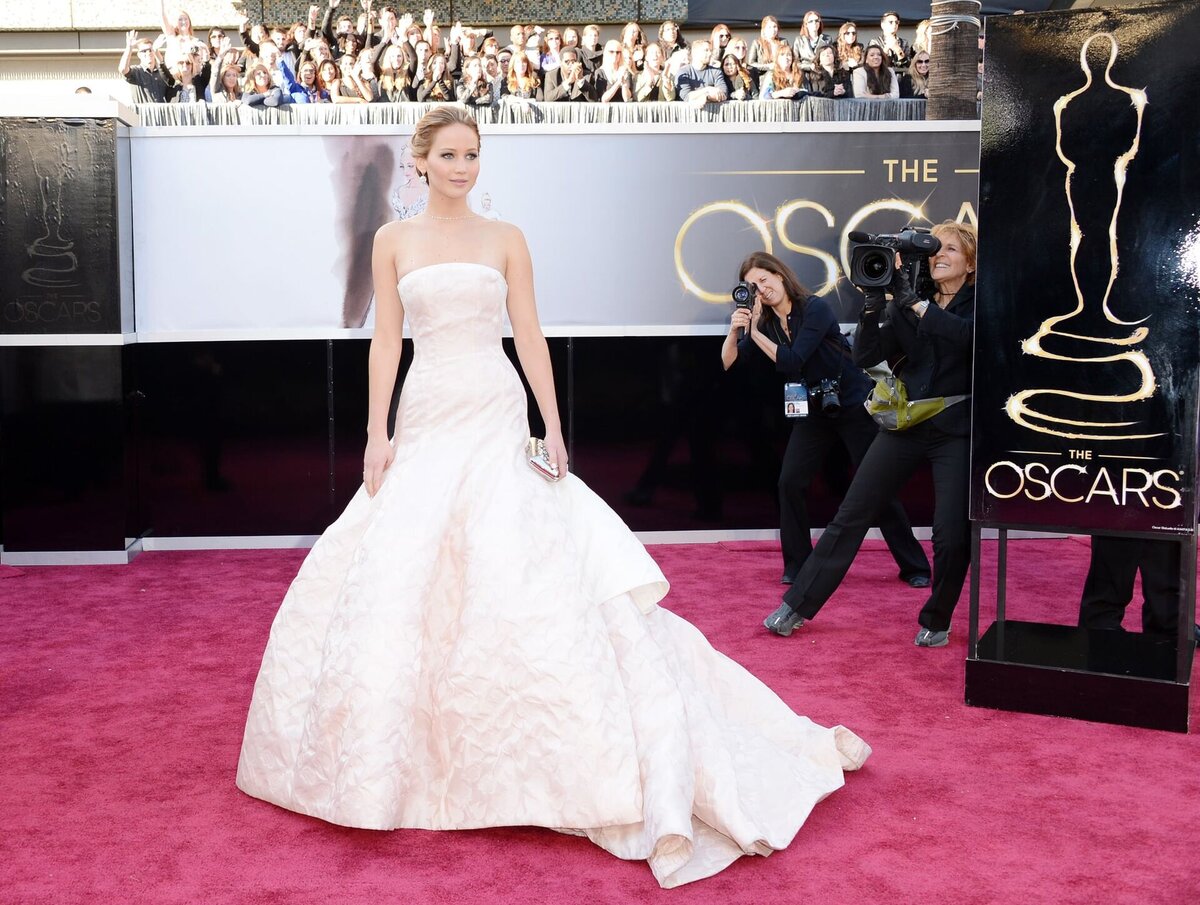 От $100 000 до $4 миллионов: 10 самых дорогих нарядов в истории «Оскара»