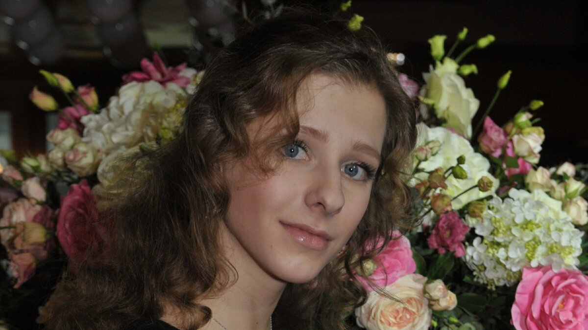 Арзамасова сама не своя на фоне беды: новость о внезапной смерти подкосила звезду