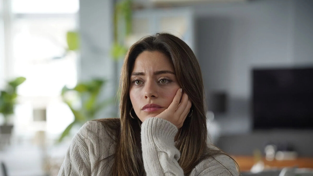 Кадр из сериала "Клюквенный щербет", "Гений"