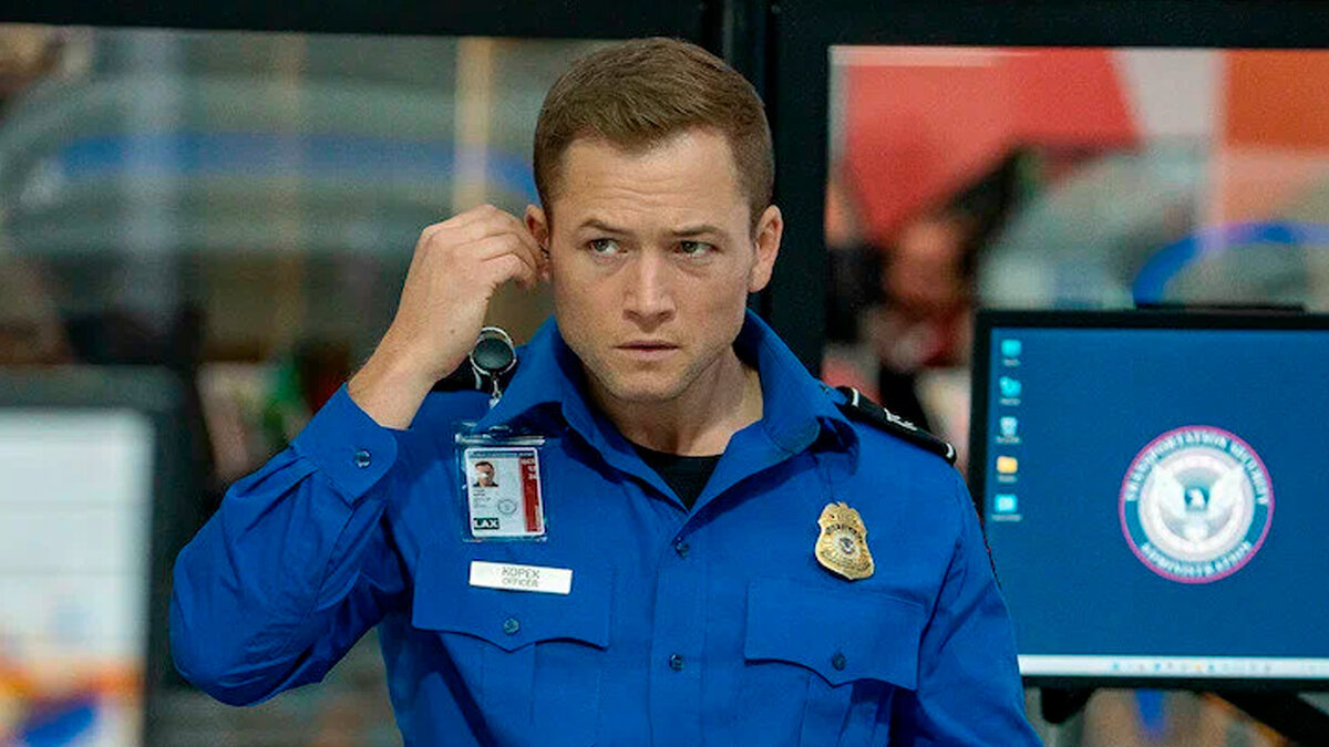 Новинка от Netflix скрасит ваши праздники: советуем посмотреть рождественский боевик «Ручная кладь»