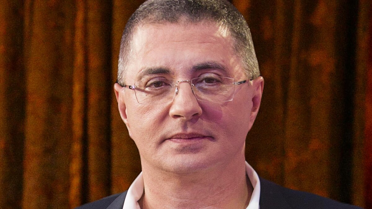 Он сломал стул и разгрыз стакан, чтобы завоевать жену, а она прощает его измены: