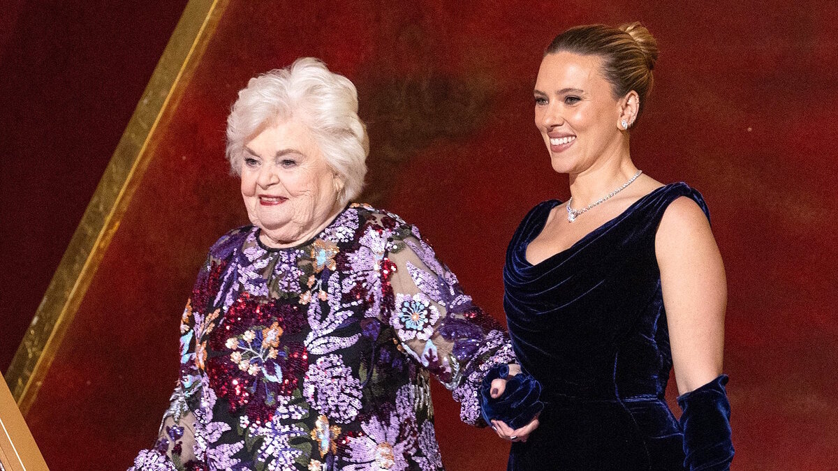 Global Look Press — June Squibb and Scarlett Johansson