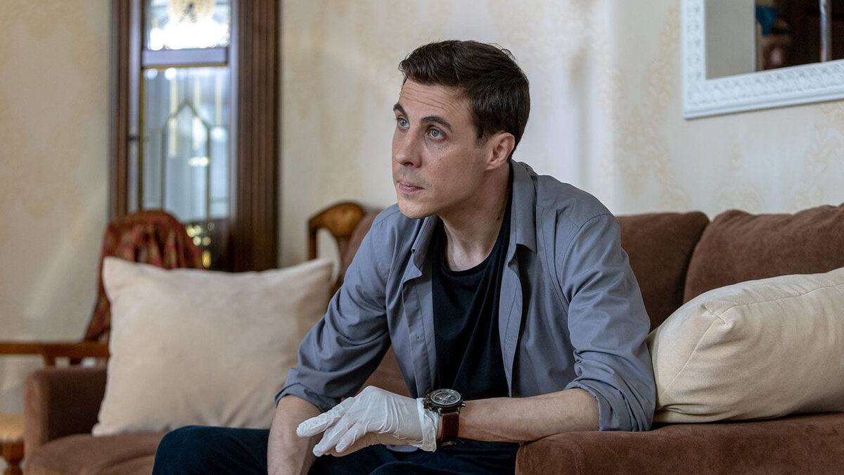 НТВ в новогодние праздники выпустил сериал-подарок, но зрители не рады: на фоне «Первого отдела» это почти провал Кадр из сериала «Мухтар. Он вернулся»