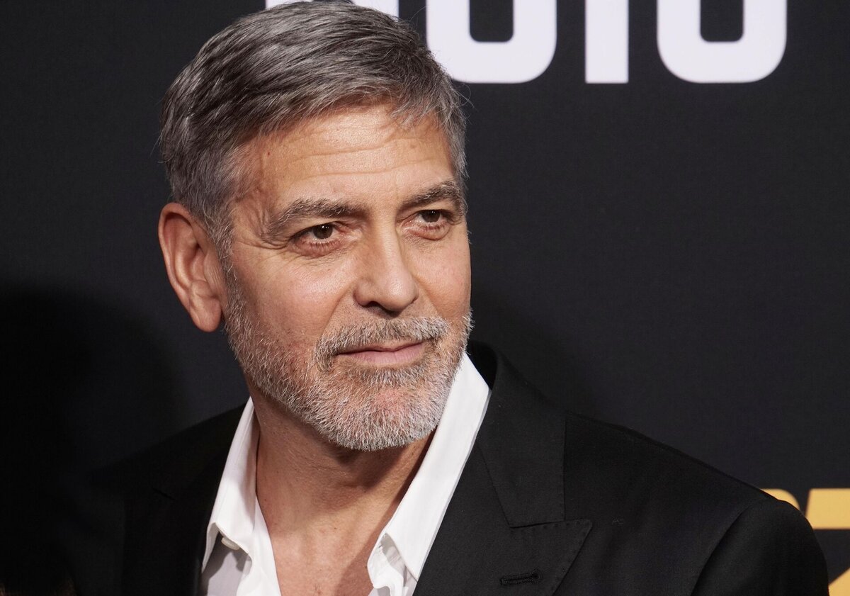 «Думал, что никогда не женюсь»: Джордж Клуни подарил 14 миллионов долларов своим друзьям