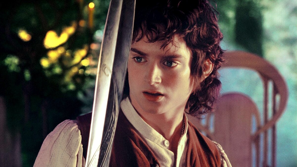 Своим глазам не поверите: как изменился Фродо из «Властелина колец» через 20 лет
