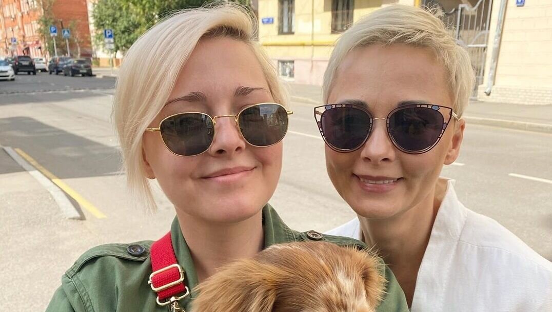 «Как сестренки»: 48-летняя Дарья Повереннова выглядит моложе 27-летней дочери 