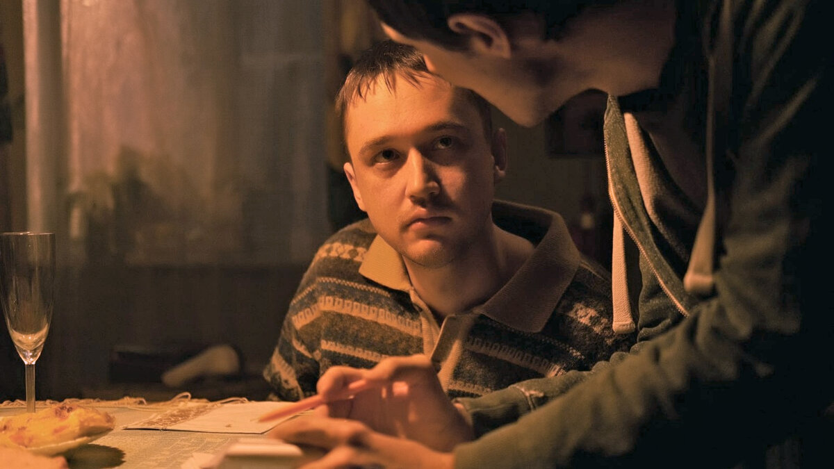 Кадр из сериала «Аутсорс» (2025)