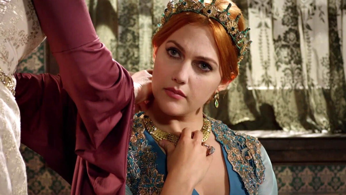 Мерьем Узерли в роли Хюррем в сериале «Великолепный век»