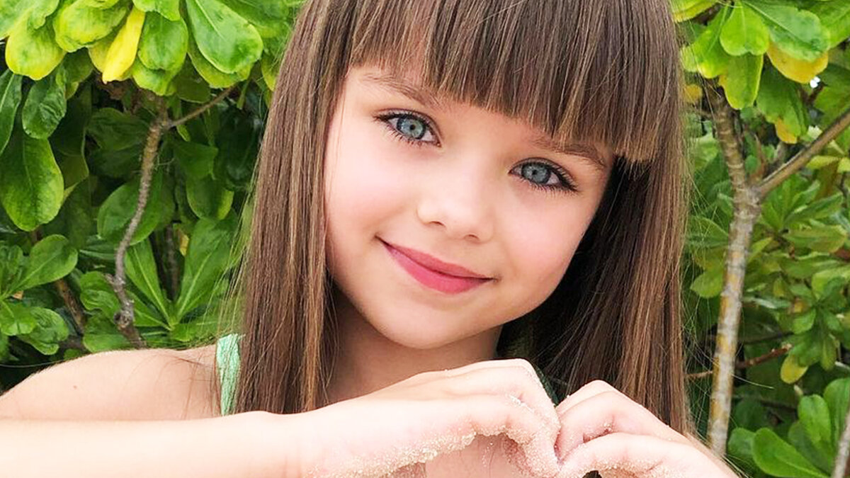 Из ангела с бездонными глазами — в простую девочку: как сейчас выглядит самая красивая малышка в мире (фото)