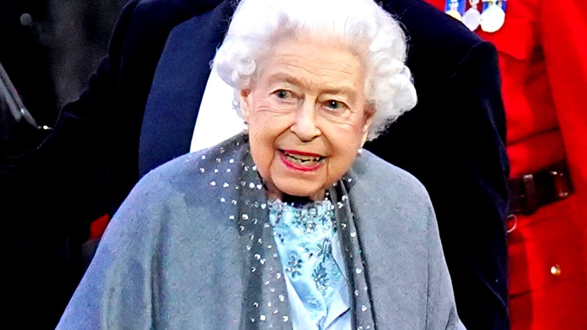 «Не дождетесь»: 96-летняя Елизавета II засветилась на публике