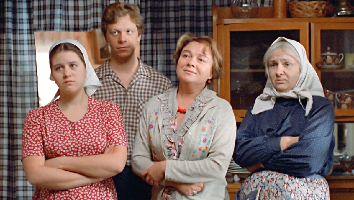 Кадр из фильма «Любовь и голуби»