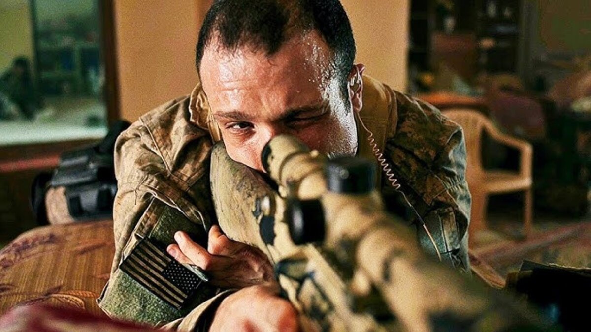 Кадр из фильма «Под огнем» (2025)
