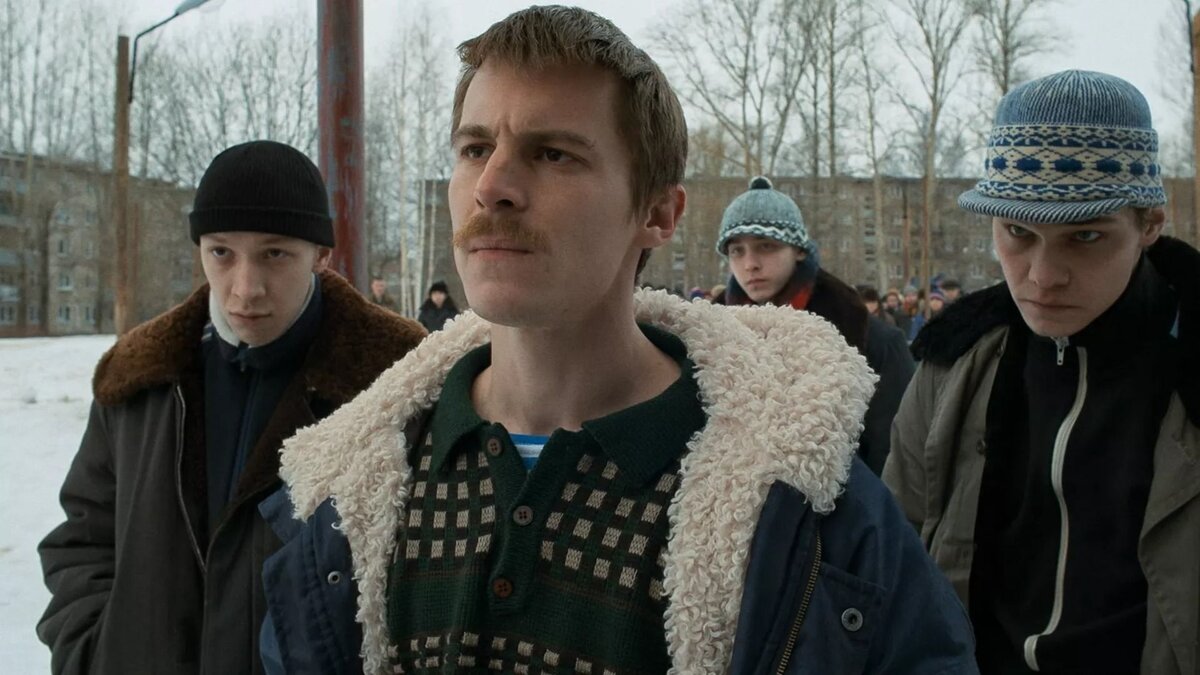 В 90-е в России одевались ужасно: модный дизайнер объяснил, почему не надо повторять за героями «Слова пацана»