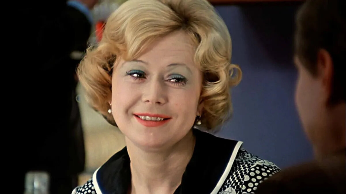 Рыжова из «Служебного романа» готовит особый «Оливье»: отказалась от яблока в пользу пряно-горчичной изюминки Рыжова из «Служебного романа» готовит особый «Оливье»: отказалась от яблока в пользу пряно-горчичной изюминки