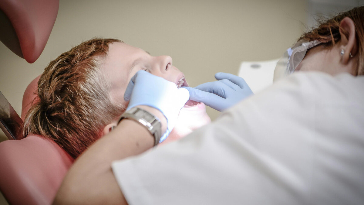 Стоматологи об этом не говорят: что врачи делают с вашими зубами после удаления